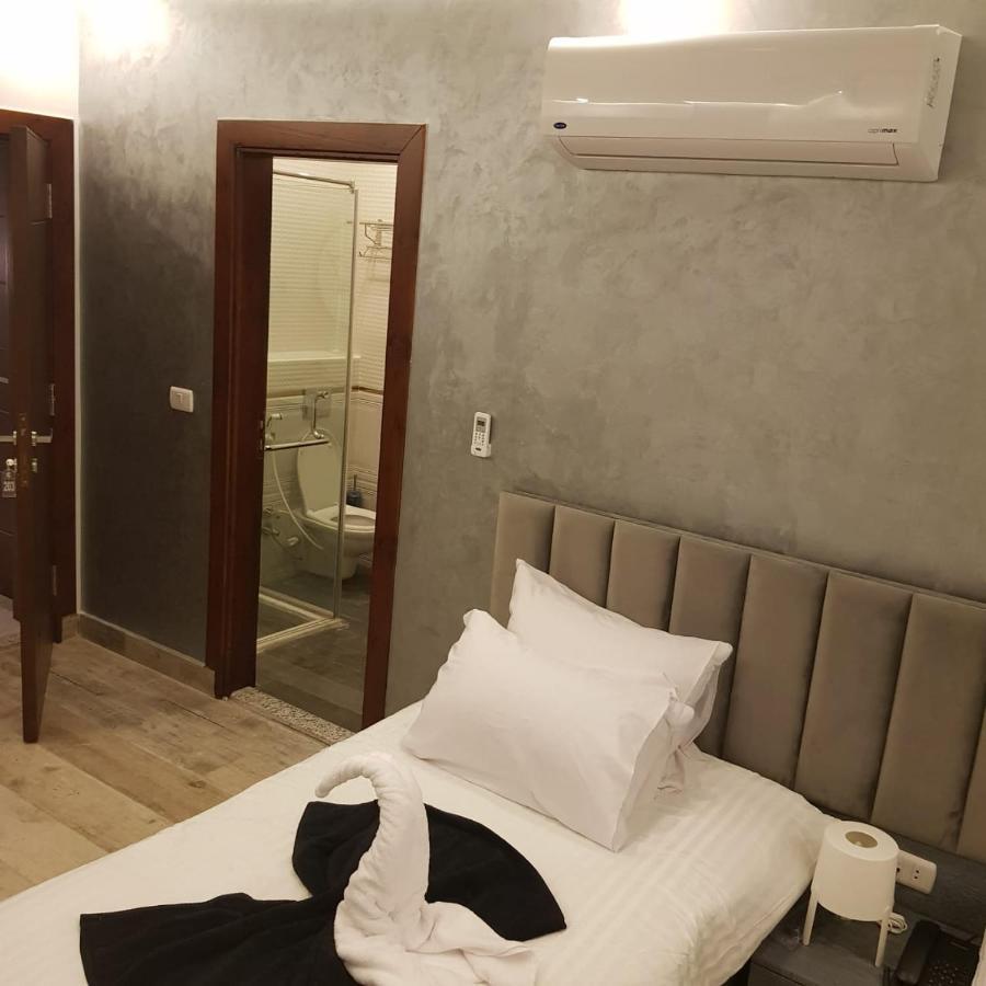 Cleopatra Pyramids View Hotel Kafrat al Jabal Exterior photo